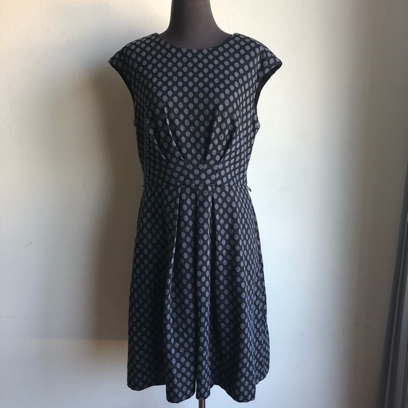 Maggy London Dresses & Skirts - Maggy London sz 14 work career sheath dress